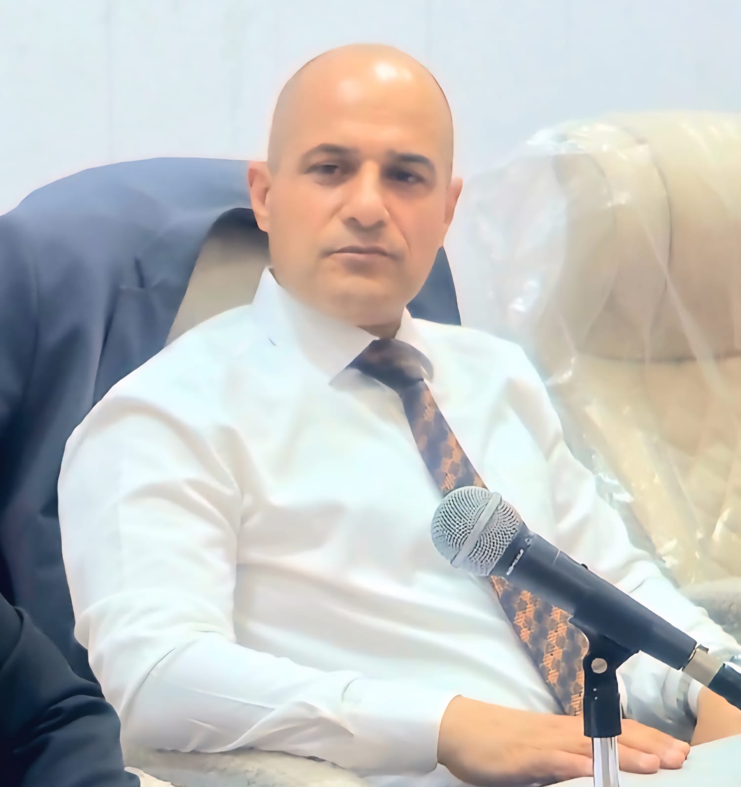د منير